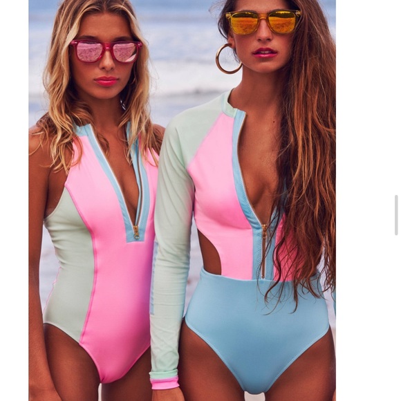 NWT Hurley X Love Shack Fancy collab. High neck, one piece zip swimsuit.Pink/blu - Picture 4 of 10